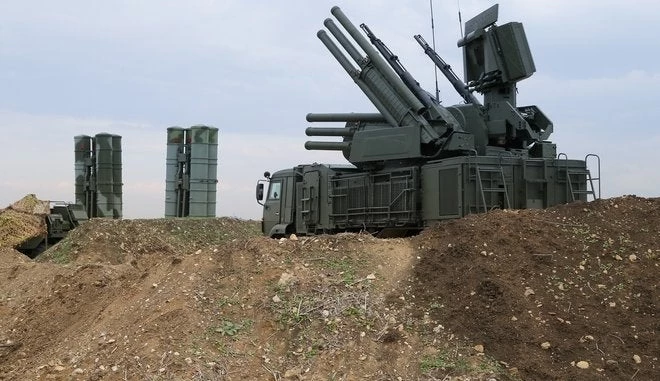 Τα «ζεστά πιροσκί» των S-400, η ρωσική Armata και τα νεύρα των ΗΠΑ (βίντεο)